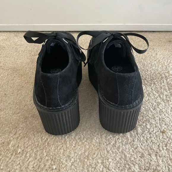 New TUK Black Suede Classic Stratocreeper Shoes with TUK Satin Laces - Picture 5 of 8